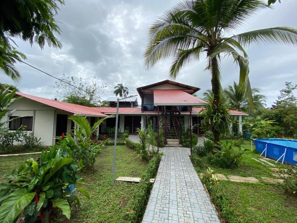 Chinitas Eco Lodge Tortuguero Bagian luar foto